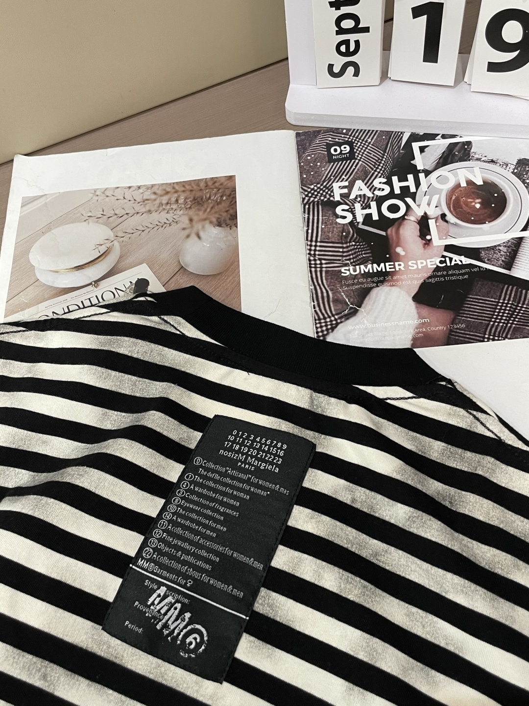 这款Maison Margiela做旧条纹长袖，是小众时尚的“风格宣言”！🐑经典黑白条纹自带海魂衫的复古