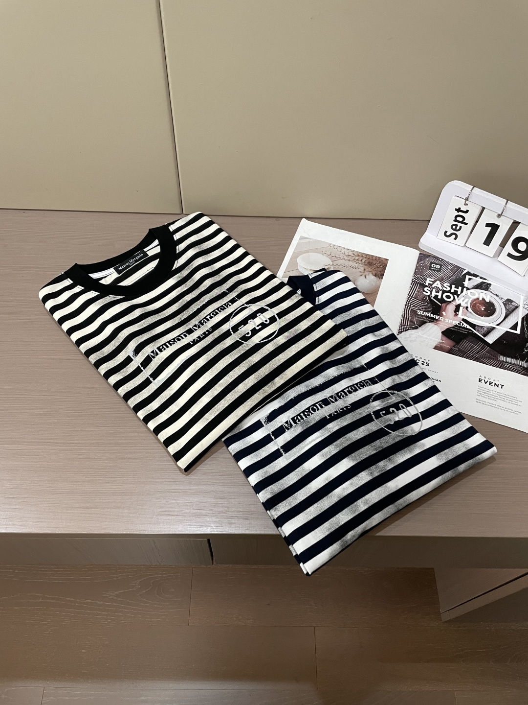 这款Maison Margiela做旧条纹长袖，是小众时尚的“风格宣言”！🐑经典黑白条纹自带海魂衫的复古