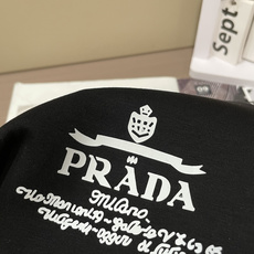 Prad /2025秋冬新品 定制顶级卫衣棉,面料特别有质感,冬季必备单品,保暖性好。男女通穿,细节到 Prad /2025秋冬新品 定制顶级卫衣棉,面料特别有质感,冬季必备单品,保暖性好。男女通穿,细节到
