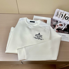 Prad /2025秋冬新品 定制顶级卫衣棉,面料特别有质感,冬季必备单品,保暖性好。男女通穿,细节到位 Prad /2025秋冬新品 定制顶级卫衣棉,面料特别有质感,冬季必备单品,保暖性好。男女通穿,细节到位