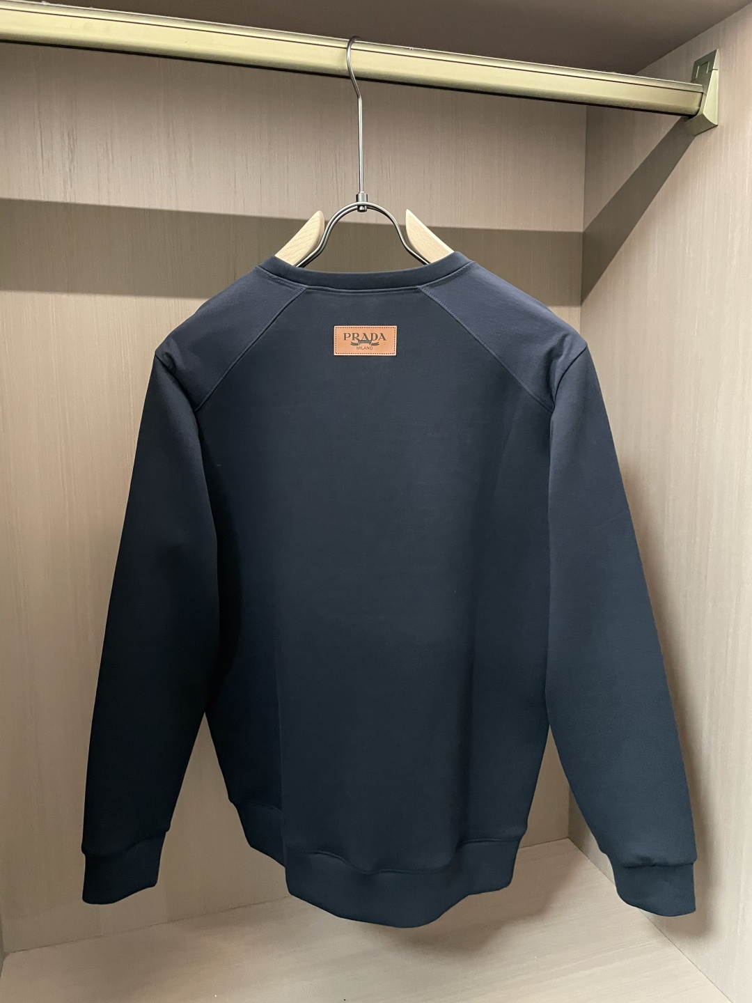 Prad /2025秋冬新品 定制顶级卫衣棉，面料特别有质感，冬季必备单品，保暖性好。男女通穿，细节到位