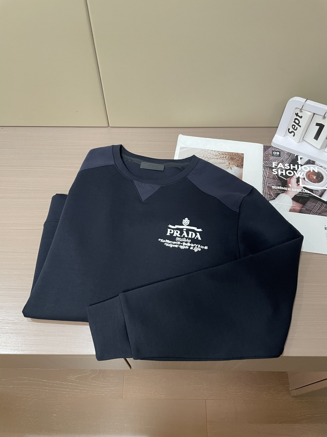 Prad /2025秋冬新品 定制顶级卫衣棉，面料特别有质感，冬季必备单品，保暖性好。男女通穿，细节到位