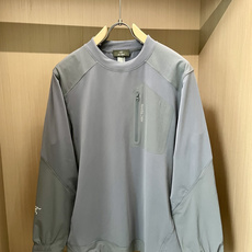 始祖鸟 2025秋冬专柜同步新品 酷感十足,拼接设计暗藏机能科技,胸前的拉链口袋兼具实用性与潮流标识,品 始祖鸟 2025秋冬专柜同步新品 酷感十足,拼接设计暗藏机能科技,胸前的拉链口袋兼具实用性与潮流标识,品