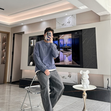 始祖鸟 2025秋冬专柜同步新品 酷感十足,拼接设计暗藏机能科技,胸前的拉链口袋兼具实用性与潮流标识,品 始祖鸟 2025秋冬专柜同步新品 酷感十足,拼接设计暗藏机能科技,胸前的拉链口袋兼具实用性与潮流标识,品