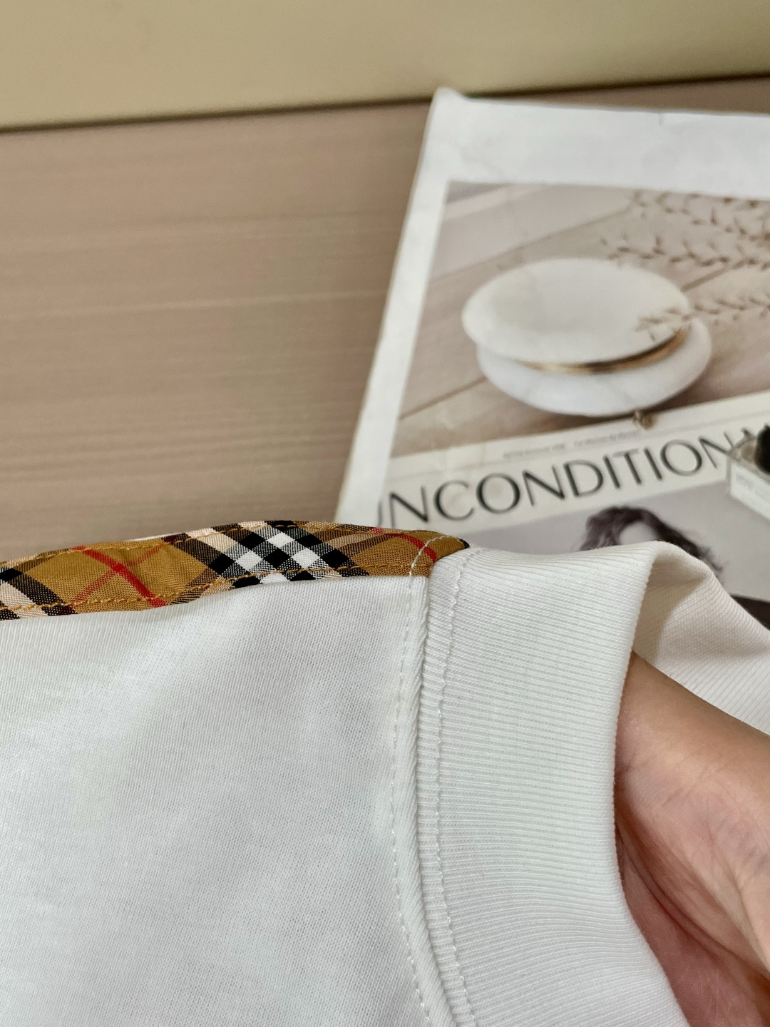 Bur 25s秋冬最新款圆领打底套头T恤 面料采用优质精梳棉，入手便知非常柔软，上身亲肤感 极好！舒适透