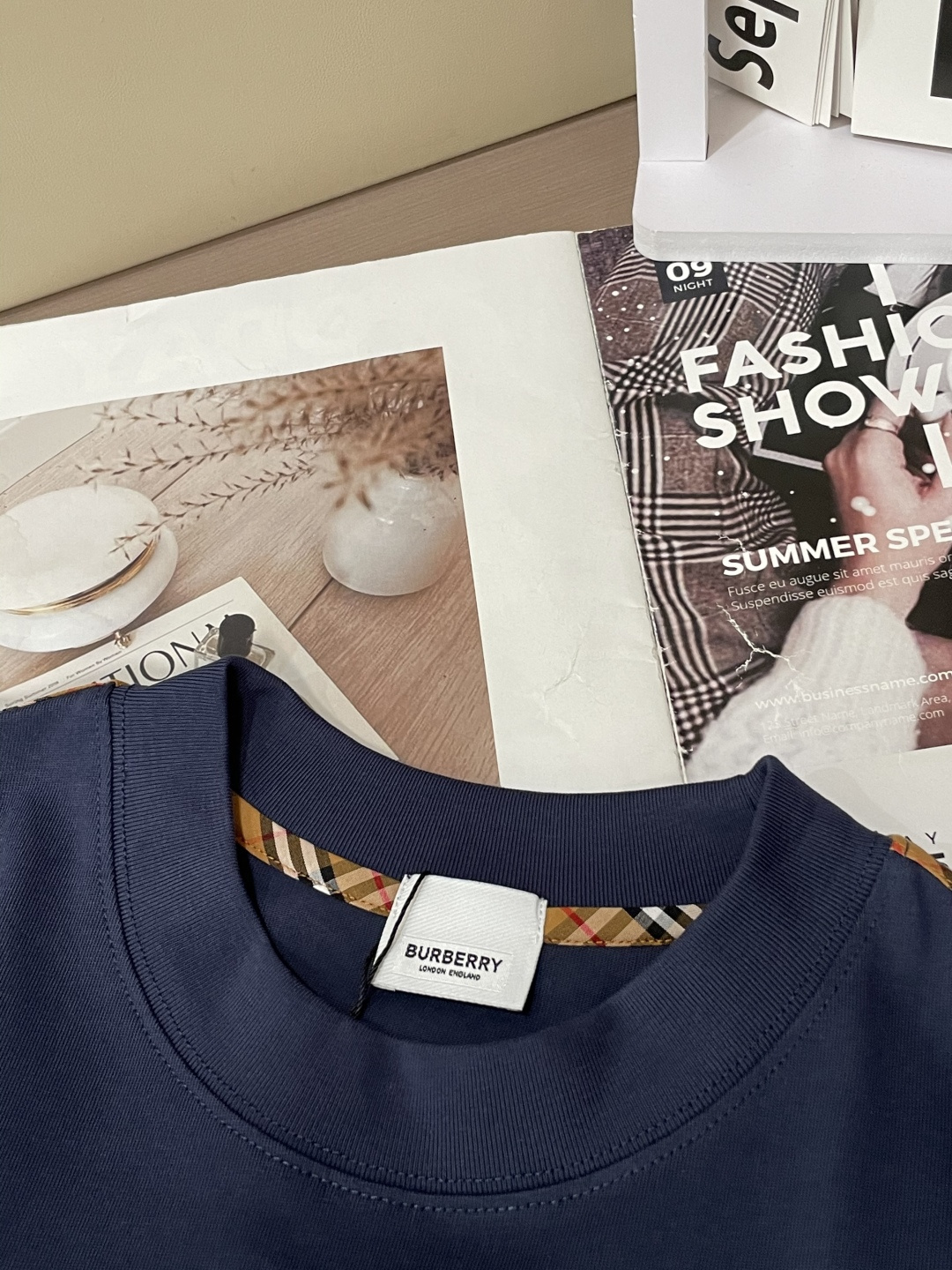 Bur 25s秋冬最新款圆领打底套头T恤 面料采用优质精梳棉，入手便知非常柔软，上身亲肤感 极好！舒适透