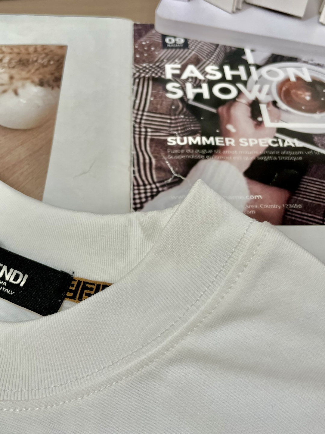 FD 25s秋冬最新款圆领打底套头T恤 面料采用优质精梳棉，入手便知非常柔软，上身亲肤感 极好！舒适透气