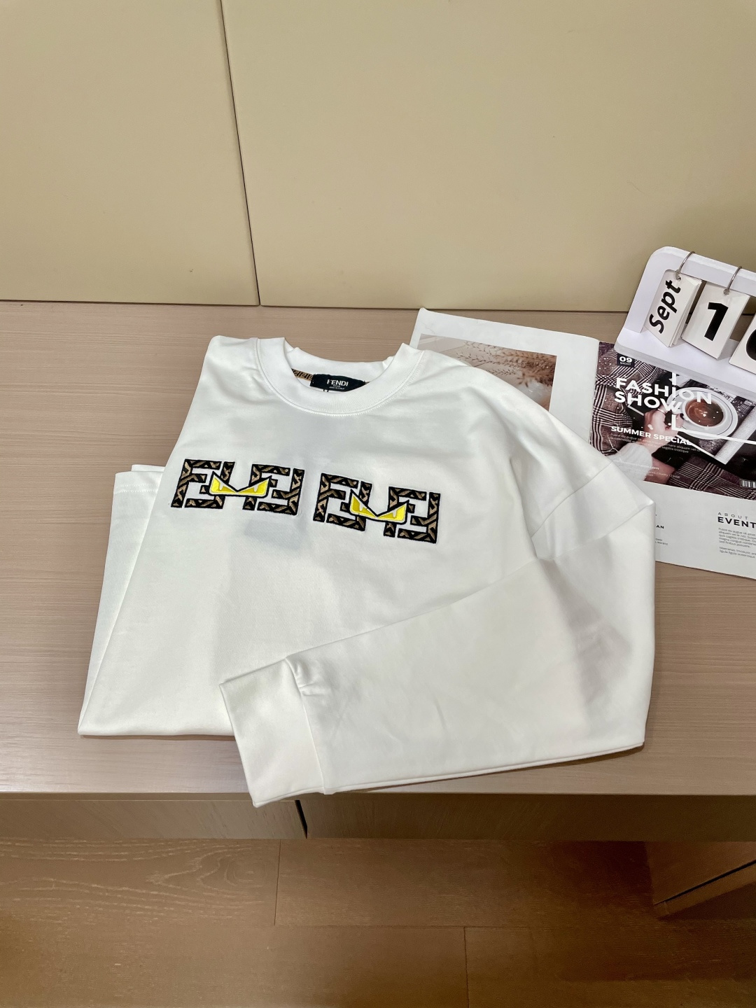 FD 25s秋冬最新款圆领打底套头T恤 面料采用优质精梳棉，入手便知非常柔软，上身亲肤感 极好！舒适透气