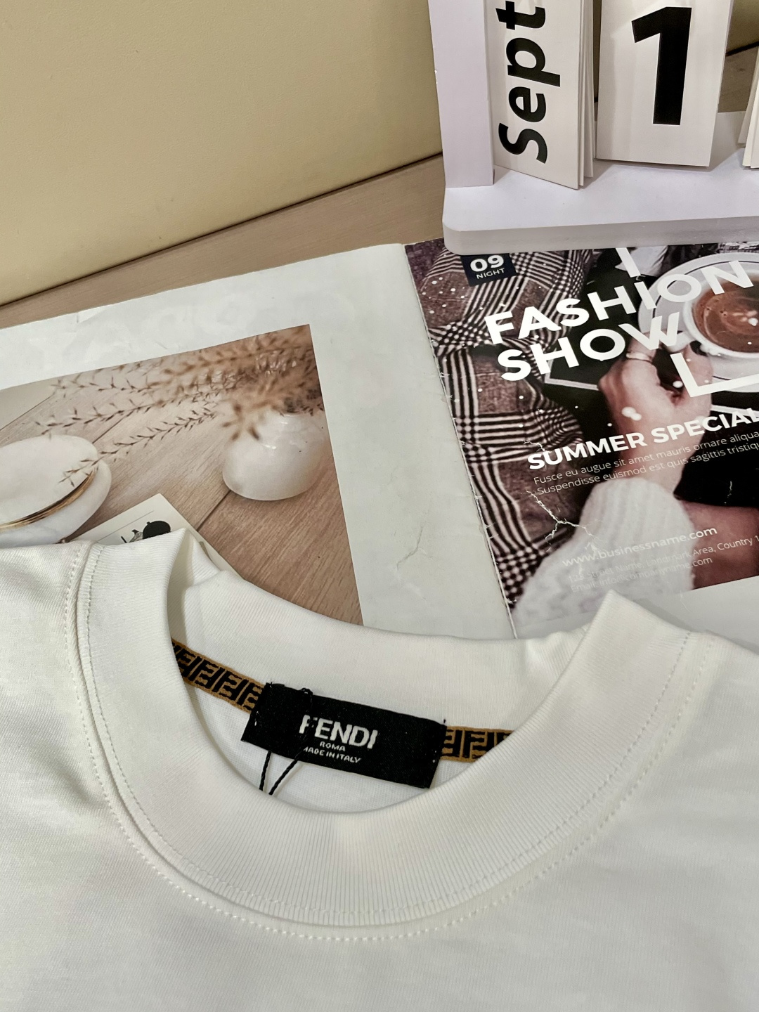 FD 25s秋冬最新款圆领打底套头T恤 面料采用优质精梳棉，入手便知非常柔软，上身亲肤感 极好！舒适透气