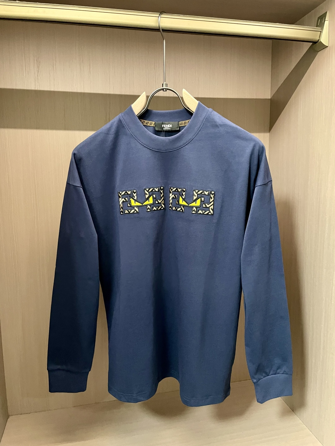 FD 25s秋冬最新款圆领打底套头T恤 面料采用优质精梳棉，入手便知非常柔软，上身亲肤感 极好！舒适透气