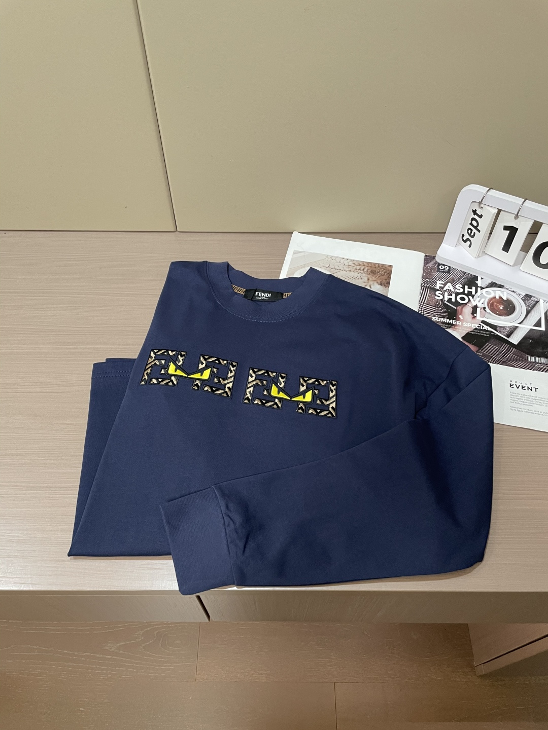 FD 25s秋冬最新款圆领打底套头T恤 面料采用优质精梳棉，入手便知非常柔软，上身亲肤感 极好！舒适透气