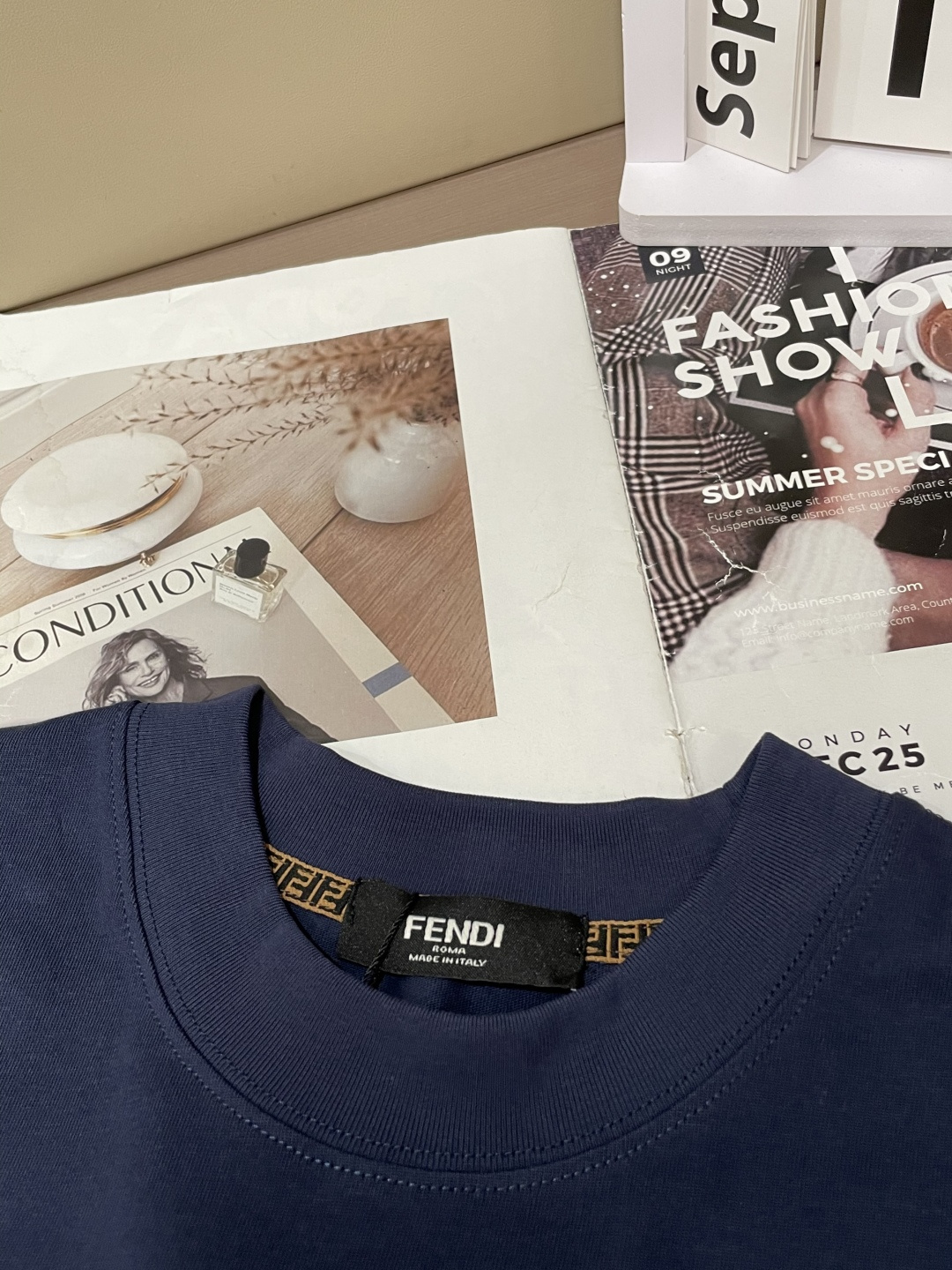 FD 25s秋冬最新款圆领打底套头T恤 面料采用优质精梳棉，入手便知非常柔软，上身亲肤感 极好！舒适透气