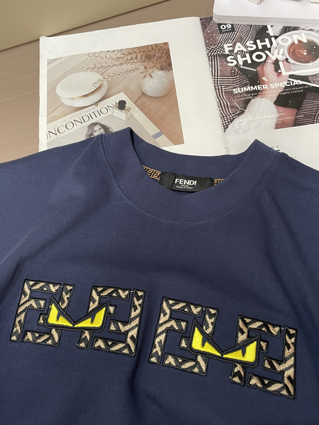 FD 25s秋冬最新款圆领打底套头T恤 面料采用优质精梳棉，入手便知非常柔软，上身亲肤感 极好！舒适透气