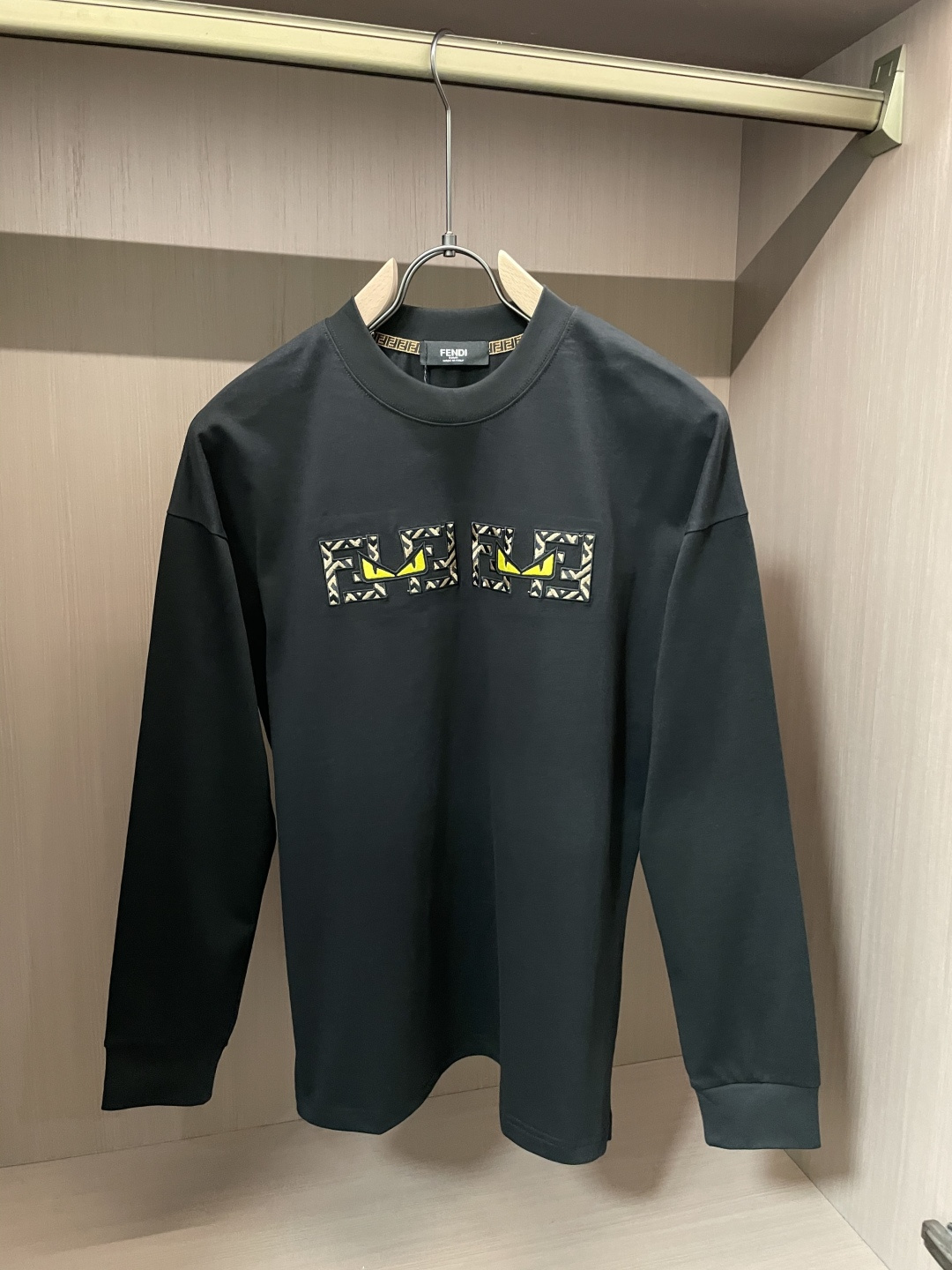 FD 25s秋冬最新款圆领打底套头T恤 面料采用优质精梳棉，入手便知非常柔软，上身亲肤感 极好！舒适透气