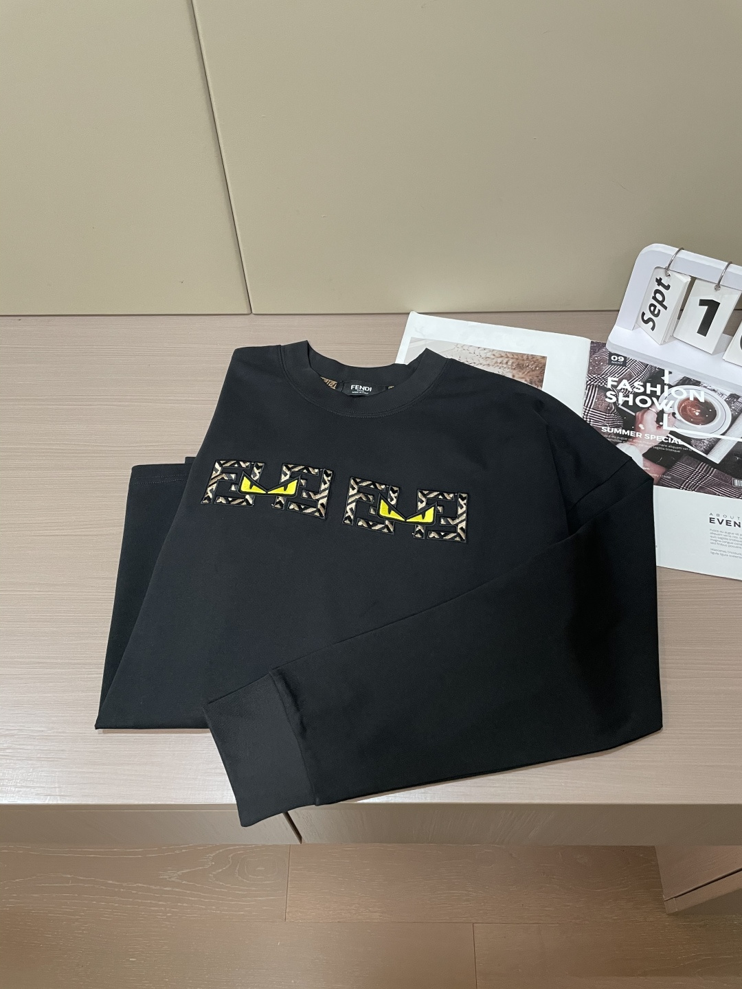 FD 25s秋冬最新款圆领打底套头T恤 面料采用优质精梳棉，入手便知非常柔软，上身亲肤感 极好！舒适透气