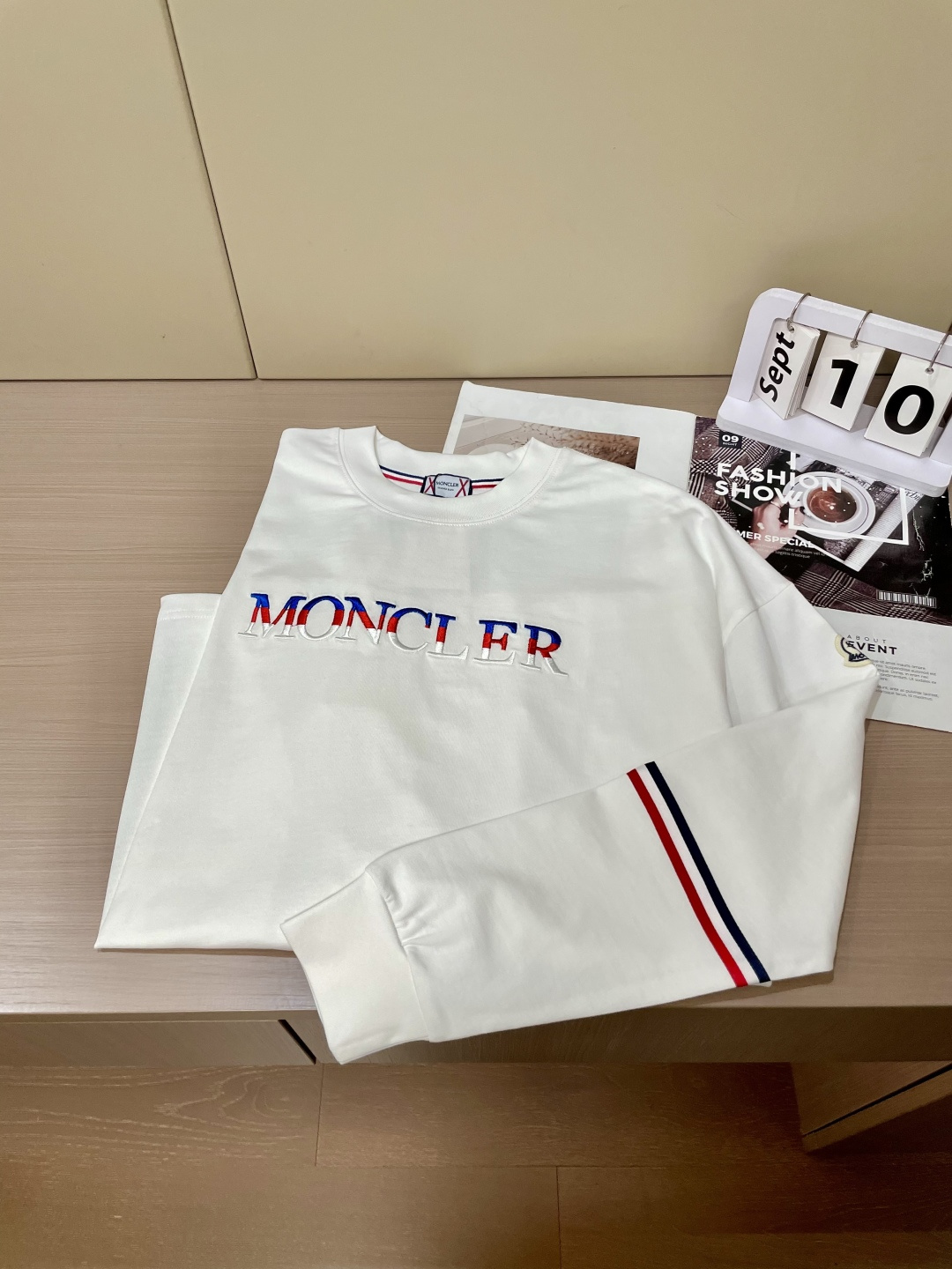 蒙口 25s秋冬最新款圆领打底套头T恤 面料采用优质精梳棉，入手便知非常柔软，上身亲肤感 极好！舒适透气