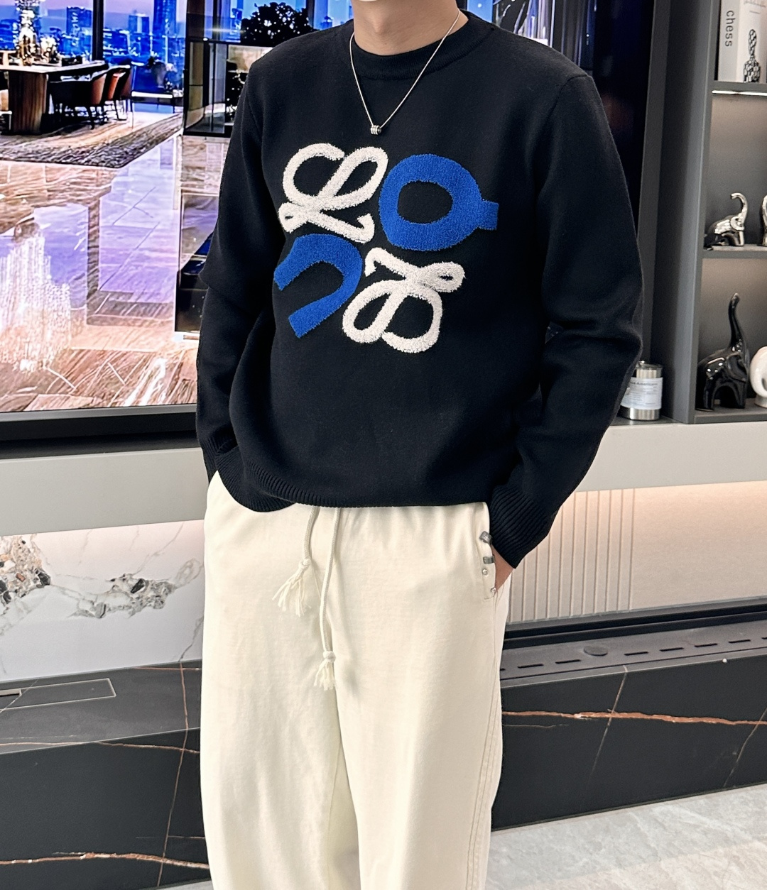 NO:595135,Highly recommended by Loewe!  2025aw autumn and winter new styles, synchronized with counters, fashionable classic sweaters, must-have items for autumn and winter, using thickened sweaters, exquisite, simple and elegant, brand element embellishment design, not too complicated craftsmanship, playing with the fusion of design and materials, simple European style, a must-have artifact for autumn and winter!  Size M-3xL,,loewe,sweaters,alexander wang19860909Loewe 重磅推荐！2025aw秋冬新款 专柜同步 时尚经典针织衫 秋冬必备款 采用针织衫加厚毛衣,精致简洁大方 品牌元素点缀设计 没有过多复杂的工艺 玩的就是设计与材质的融合 简约的欧风 秋冬季必备神器！尺码M-3xL,,loewe,sweaters,alexander wang,Men's clothing