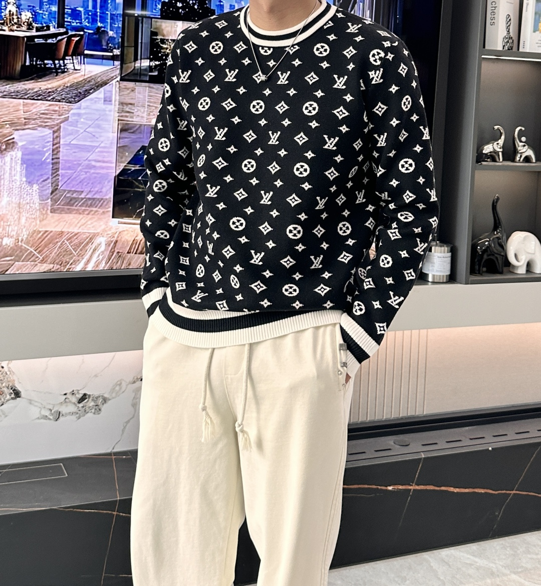 NO:595138,Lv highly recommended!  2025aw autumn and winter new styles, synchronized with counters, fashionable classic sweaters, must-have items for autumn and winter, using thickened sweaters, exquisite, simple and elegant, brand element embellishment design, not too complicated craftsmanship, playing with the fusion of design and materials, simple European style, a must-have artifact for autumn and winter!  Size M-3xL,,louis vuitton,sweaters,alexander wang19860909Lv 重磅推荐！2025aw秋冬新款 专柜同步 时尚经典针织衫 秋冬必备款 采用针织衫加厚毛衣,精致简洁大方 品牌元素点缀设计 没有过多复杂的工艺 玩的就是设计与材质的融合 简约的欧风 秋冬季必备神器！尺码M-3xL,,louis vuitton,sweaters,alexander wang,Men's clothing