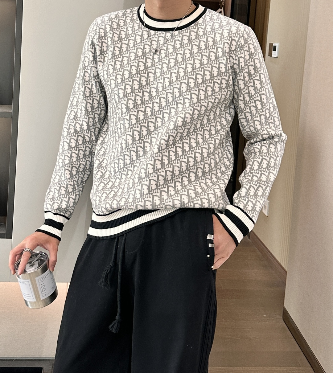 NO:537299,Dior big recommendation!  2025aw autumn and winter new style, counter synchronization, fashionable and classic sweaters, essentials for autumn and winter, thick sweaters, exquisite, simple and generous, brand elements embellishment design, no too complicated craftsmanship, what you play is the fusion of design and material, simple European style, a must-have artifact for autumn and winter!  Size M-3xL, Dior, Sweaters, Alexander wang19860909Dior 重磅推荐！2025aw秋冬新款 专柜同步 时尚经典针织衫 秋冬必备款 采用针织衫加厚毛衣,精致简洁大方 品牌元素点缀设计 没有过多复杂的工艺 玩的就是设计与材质的融合 简约的欧风 秋冬季必备神器！尺码M-3xL,,dior,sweaters,alexander wang,Men's clothing