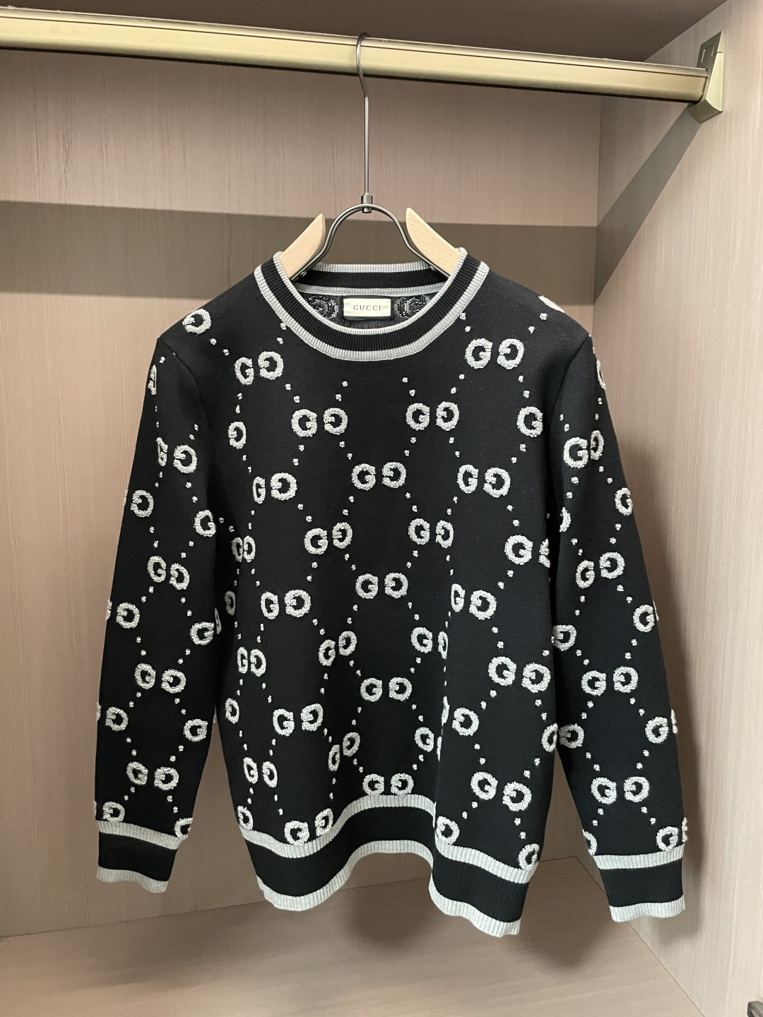 Gucc 重磅推荐！2025aw秋冬新款 专柜同步 时尚经典针织衫 秋冬必备款 采用针织衫加厚毛衣，精致