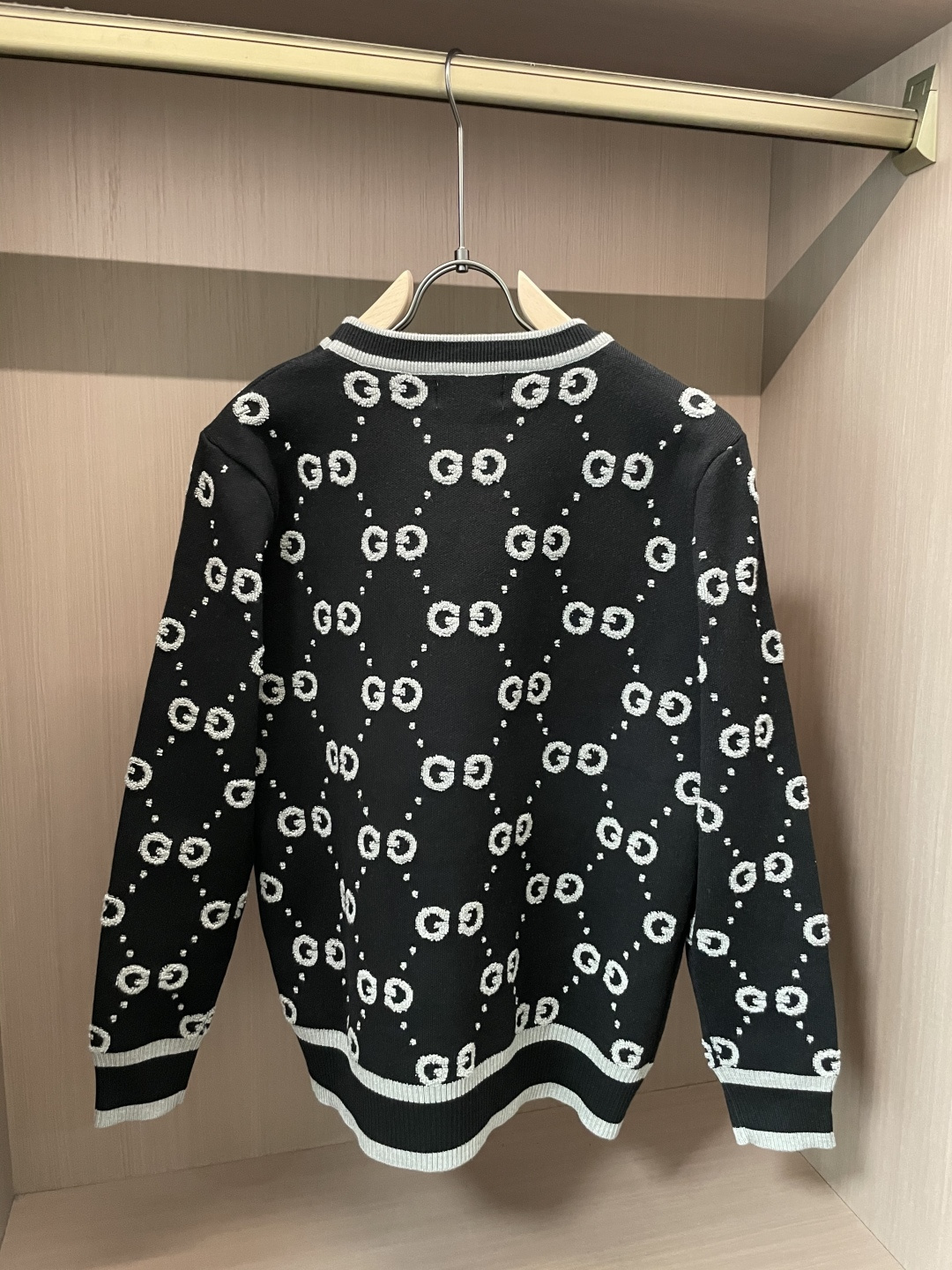 Gucc 重磅推荐！2025aw秋冬新款 专柜同步 时尚经典针织衫 秋冬必备款 采用针织衫加厚毛衣，精致