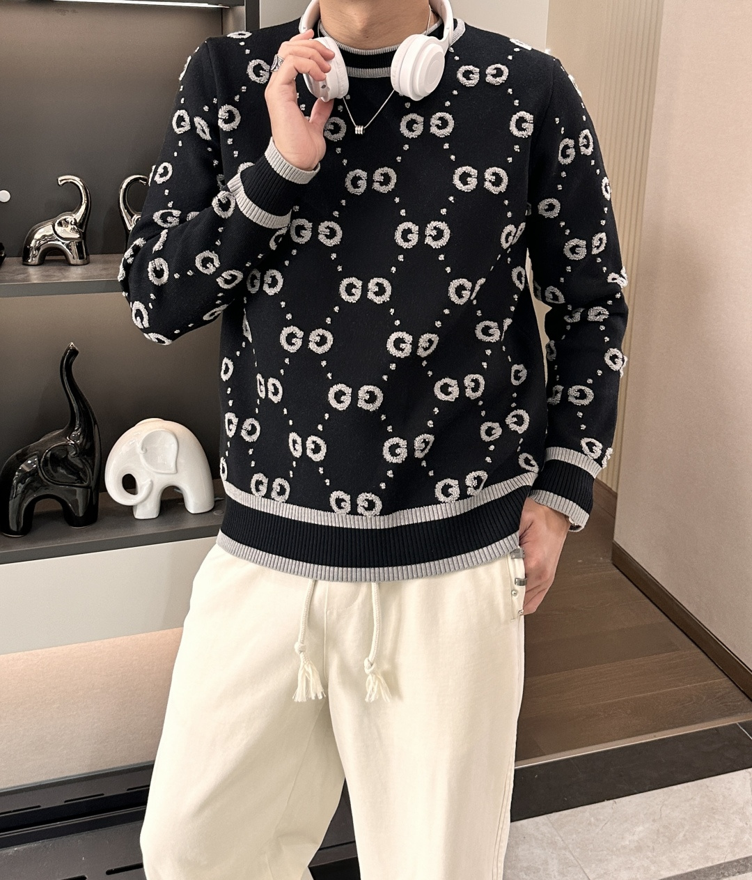 NO:537302,Gucc’s big recommendation!  2025aw autumn and winter new style, counter synchronization, fashionable and classic sweaters, essentials for autumn and winter, thick sweaters, exquisite, simple and generous, brand elements embellishment design, no too complicated craftsmanship, what you play is the fusion of design and material, simple European style, a must-have artifact for autumn and winter!  Size M-3xL, gucci, sweaters, alexander wang19860909Gucc 重磅推荐！2025aw秋冬新款 专柜同步 时尚经典针织衫 秋冬必备款 采用针织衫加厚毛衣,精致简洁大方 品牌元素点缀设计 没有过多复杂的工艺 玩的就是设计与材质的融合 简约的欧风 秋冬季必备神器！尺码M-3xL,,gucci,sweaters,alexander wang,Men's clothing