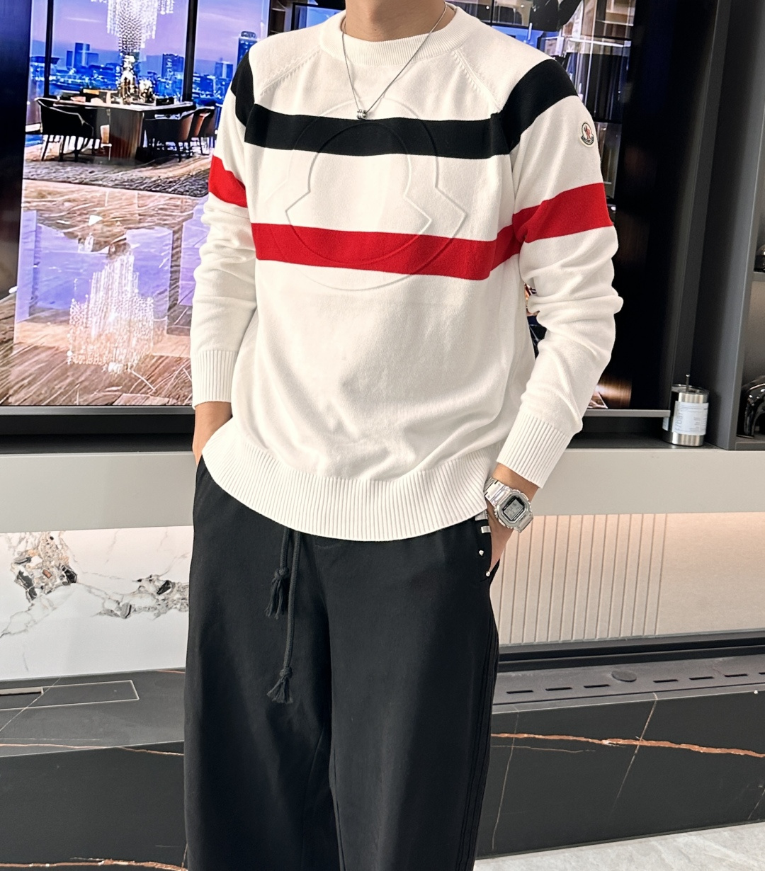 蒙口 重磅推荐！2025aw秋冬新款 专柜同步 时尚经典针织衫 秋冬必备款 采用针织衫加厚毛衣，精致简洁