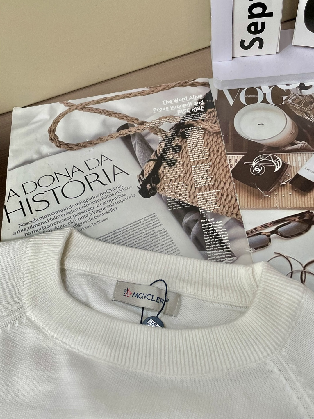 蒙口 重磅推荐！2025aw秋冬新款 专柜同步 时尚经典针织衫 秋冬必备款 采用针织衫加厚毛衣，精致简洁