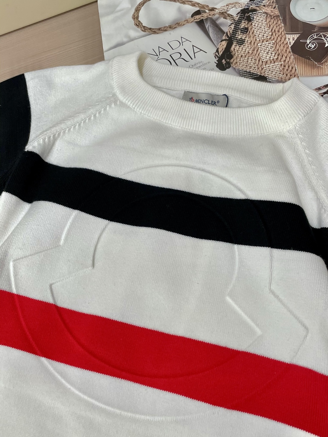 蒙口 重磅推荐！2025aw秋冬新款 专柜同步 时尚经典针织衫 秋冬必备款 采用针织衫加厚毛衣，精致简洁