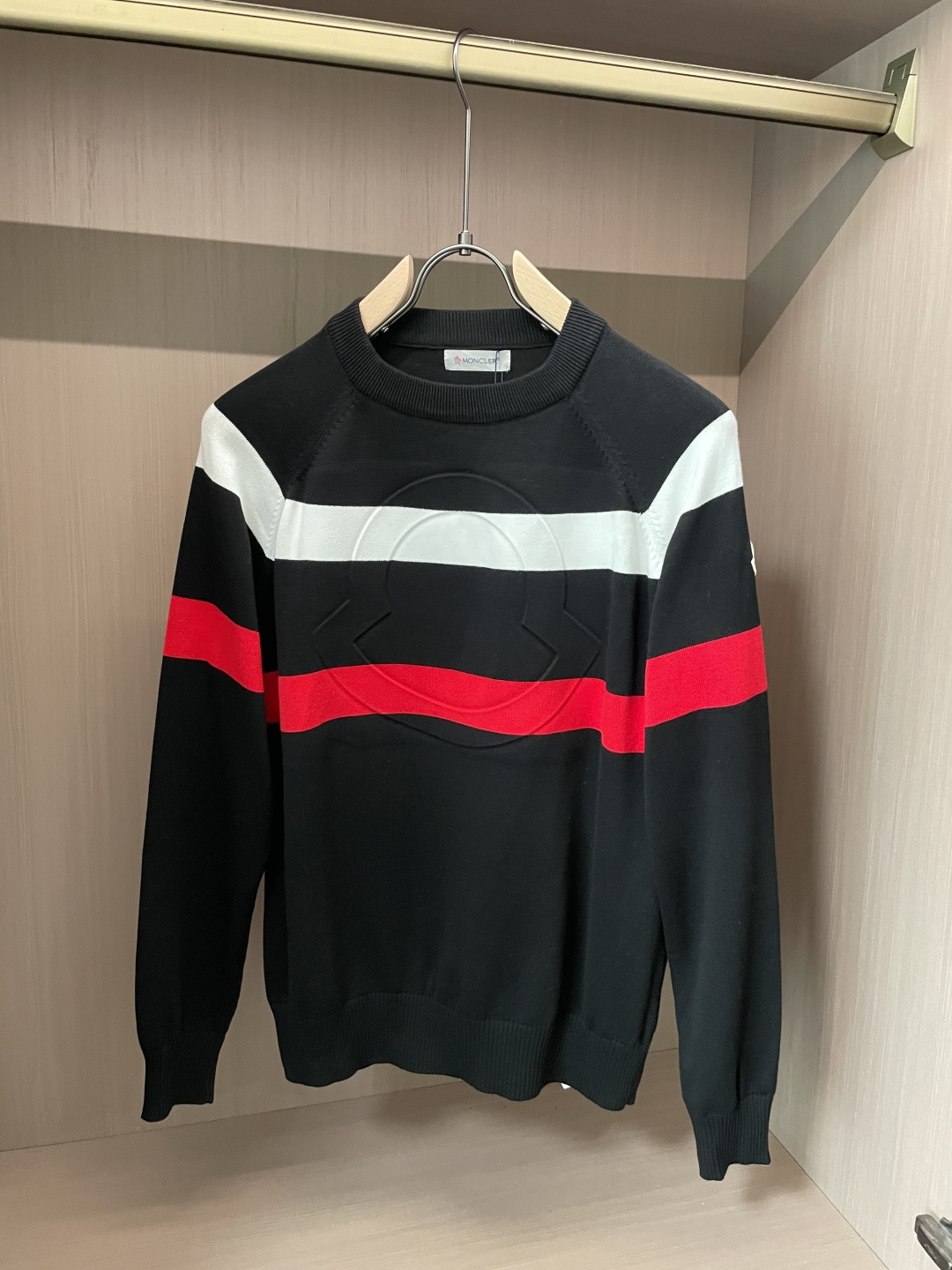 蒙口 重磅推荐！2025aw秋冬新款 专柜同步 时尚经典针织衫 秋冬必备款 采用针织衫加厚毛衣，精致简洁