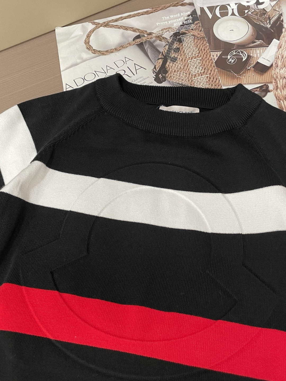 蒙口 重磅推荐！2025aw秋冬新款 专柜同步 时尚经典针织衫 秋冬必备款 采用针织衫加厚毛衣，精致简洁