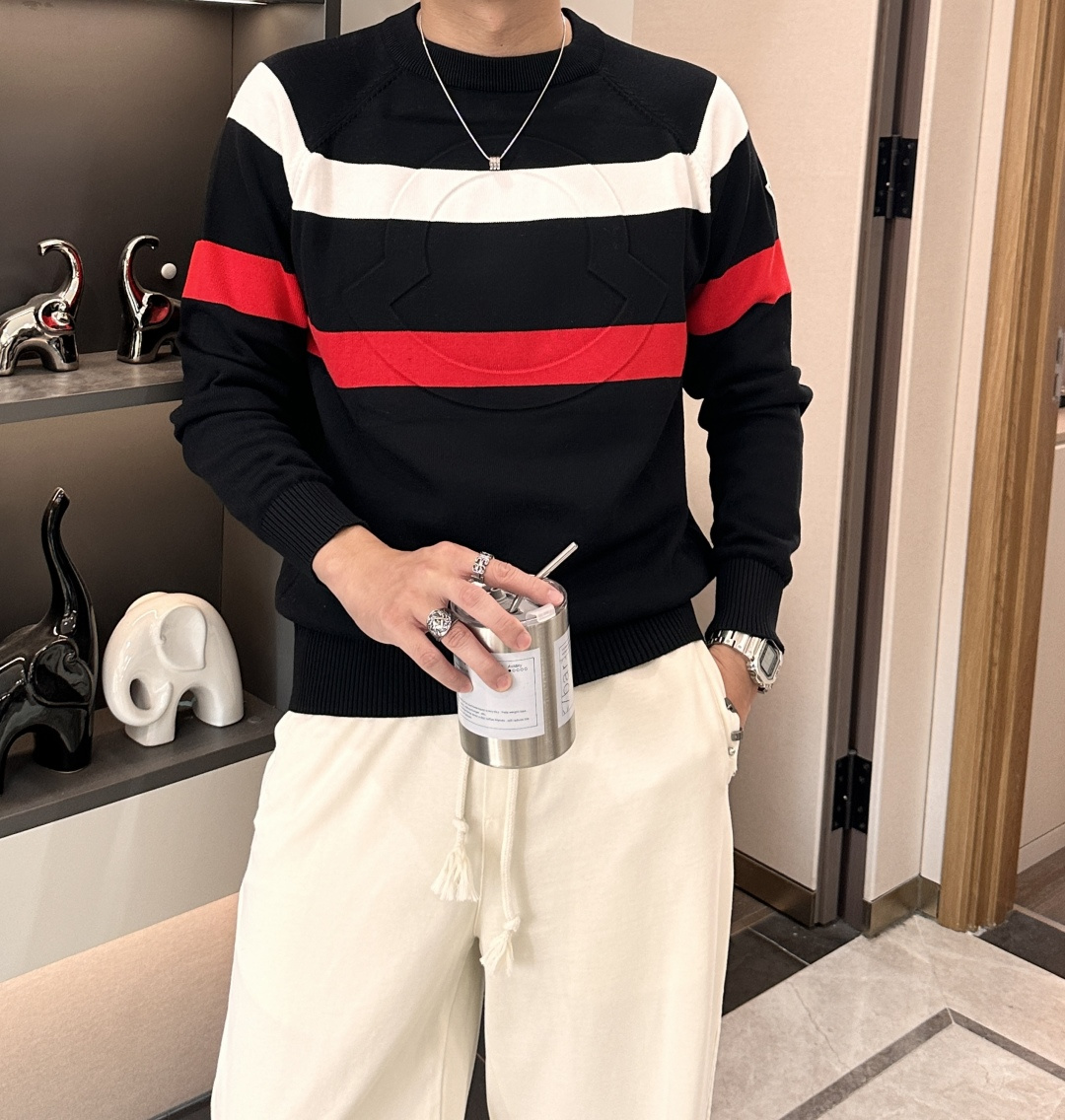 蒙口 重磅推荐！2025aw秋冬新款 专柜同步 时尚经典针织衫 秋冬必备款 采用针织衫加厚毛衣，精致简洁