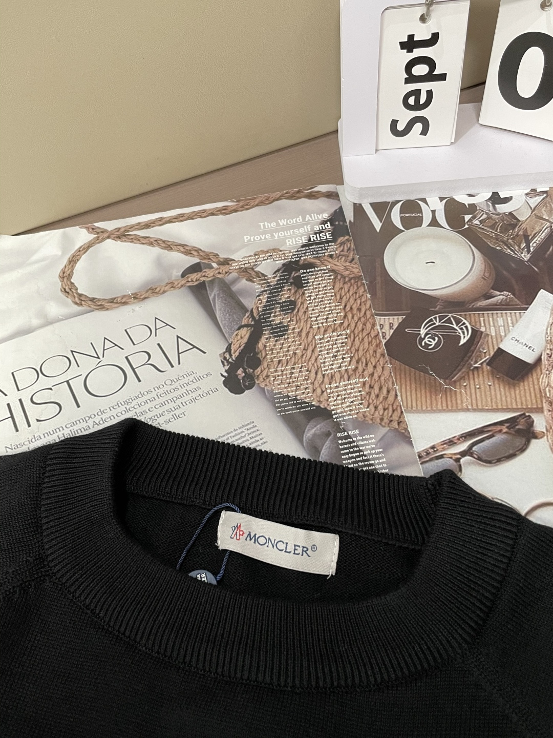 蒙口 重磅推荐！2025aw秋冬新款 专柜同步 时尚经典针织衫 秋冬必备款 采用针织衫加厚毛衣，精致简洁