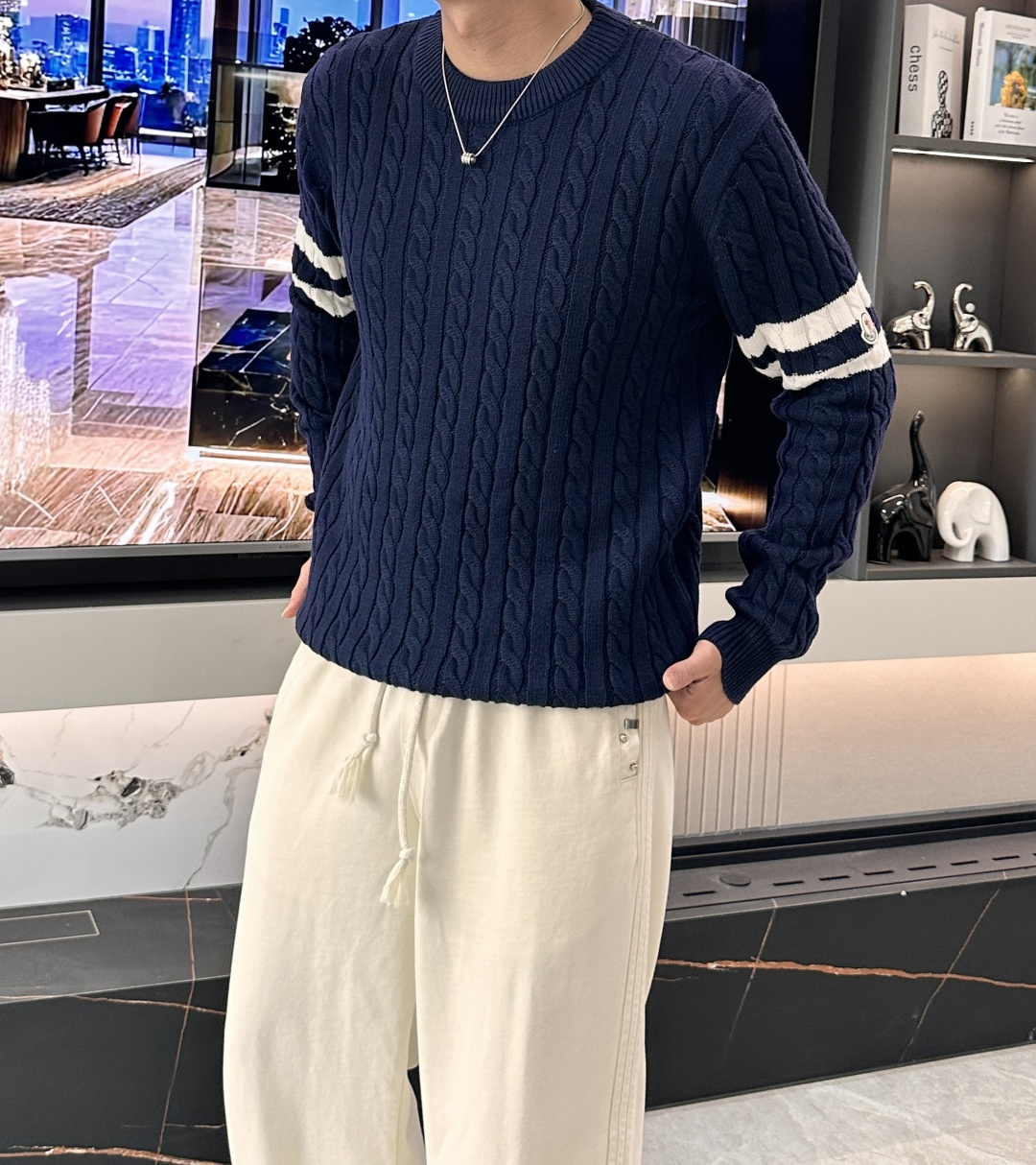 蒙口 重磅推荐！2025aw秋冬新款 专柜同步 时尚经典针织衫 秋冬必备款 采用针织衫加厚毛衣，精致简洁