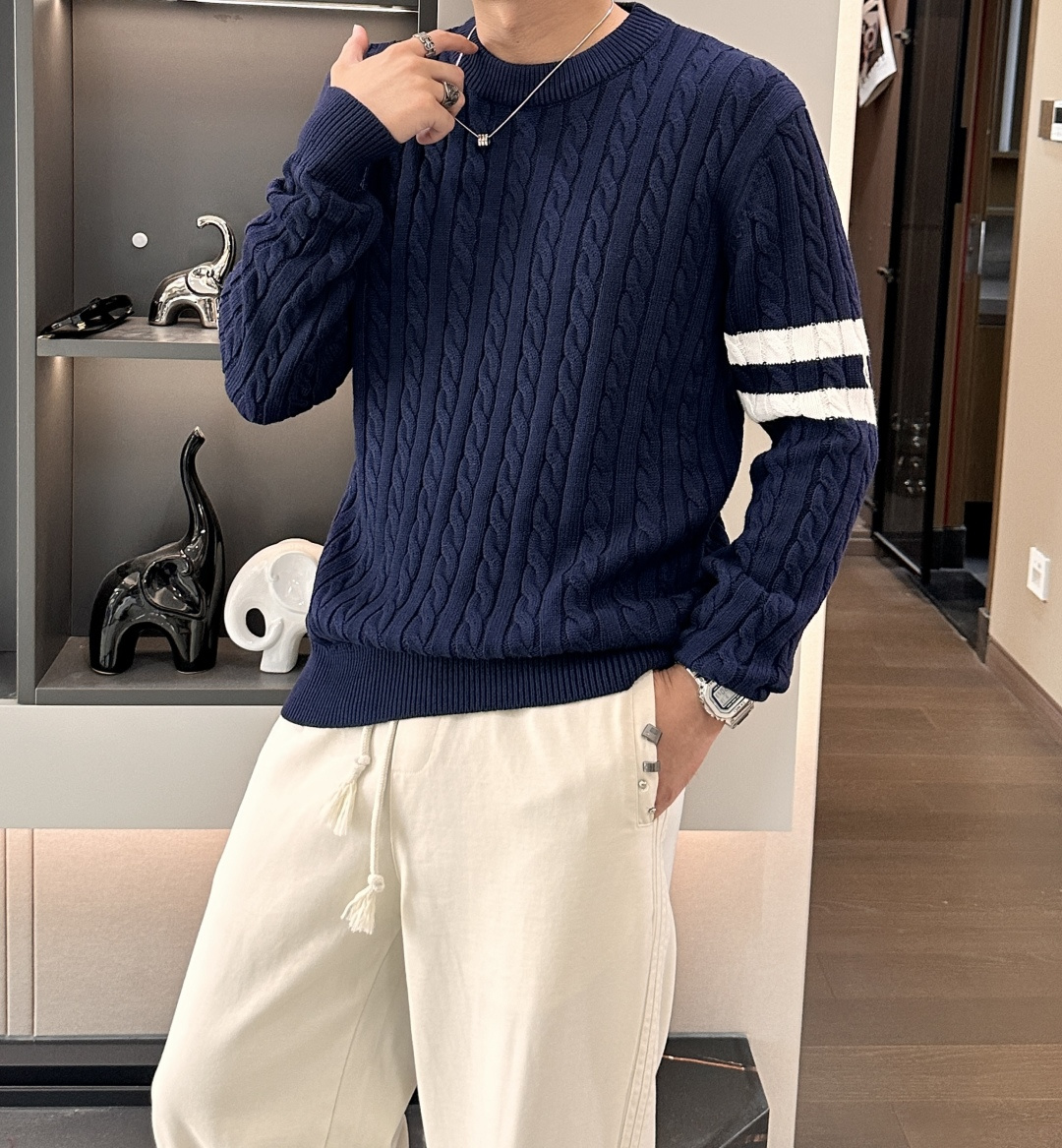 蒙口 重磅推荐！2025aw秋冬新款 专柜同步 时尚经典针织衫 秋冬必备款 采用针织衫加厚毛衣，精致简洁