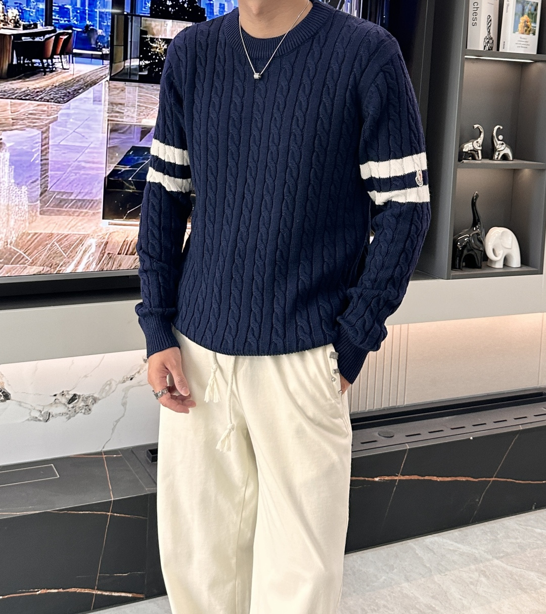 蒙口 重磅推荐！2025aw秋冬新款 专柜同步 时尚经典针织衫 秋冬必备款 采用针织衫加厚毛衣，精致简洁