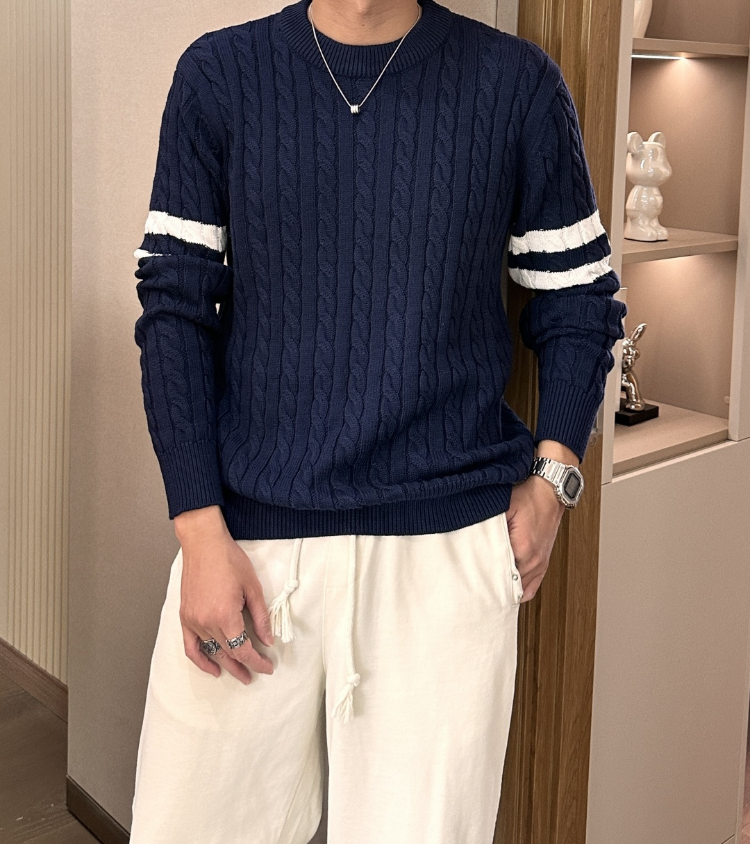 蒙口 重磅推荐！2025aw秋冬新款 专柜同步 时尚经典针织衫 秋冬必备款 采用针织衫加厚毛衣，精致简洁