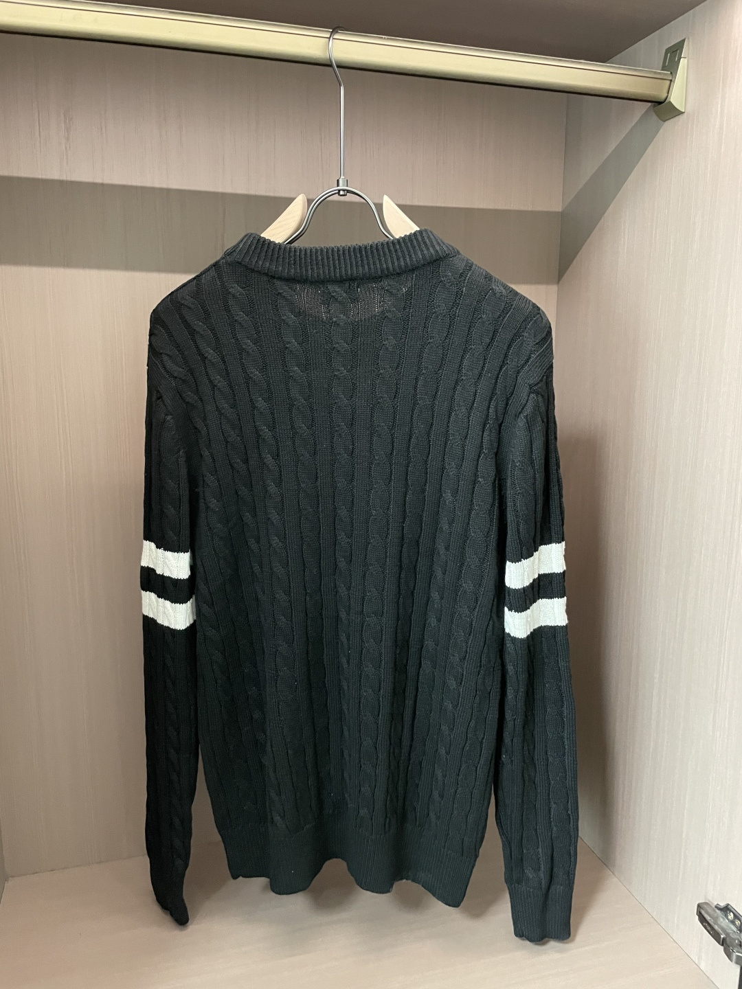 蒙口 重磅推荐！2025aw秋冬新款 专柜同步 时尚经典针织衫 秋冬必备款 采用针织衫加厚毛衣，精致简洁