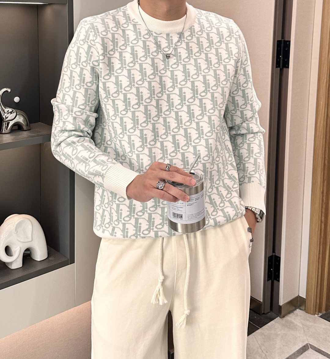 Dior 重磅推荐！2025aw秋冬新款 专柜同步 时尚经典针织衫 秋冬必备款 采用针织衫加厚毛衣，精致