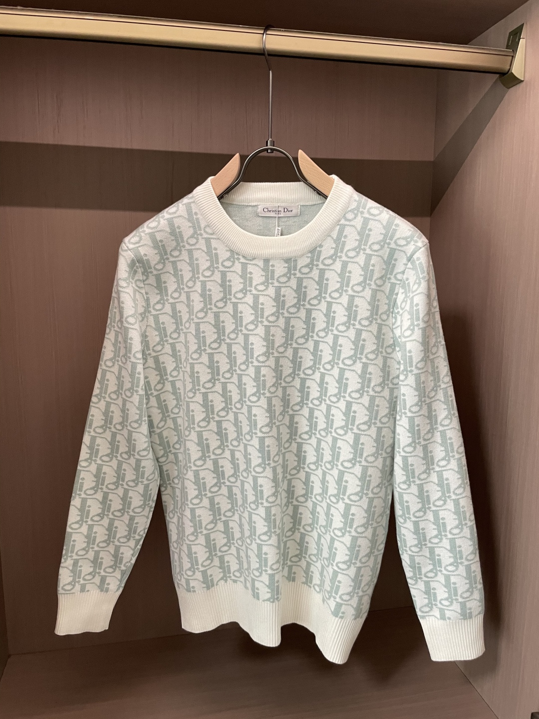 Dior 重磅推荐！2025aw秋冬新款 专柜同步 时尚经典针织衫 秋冬必备款 采用针织衫加厚毛衣，精致