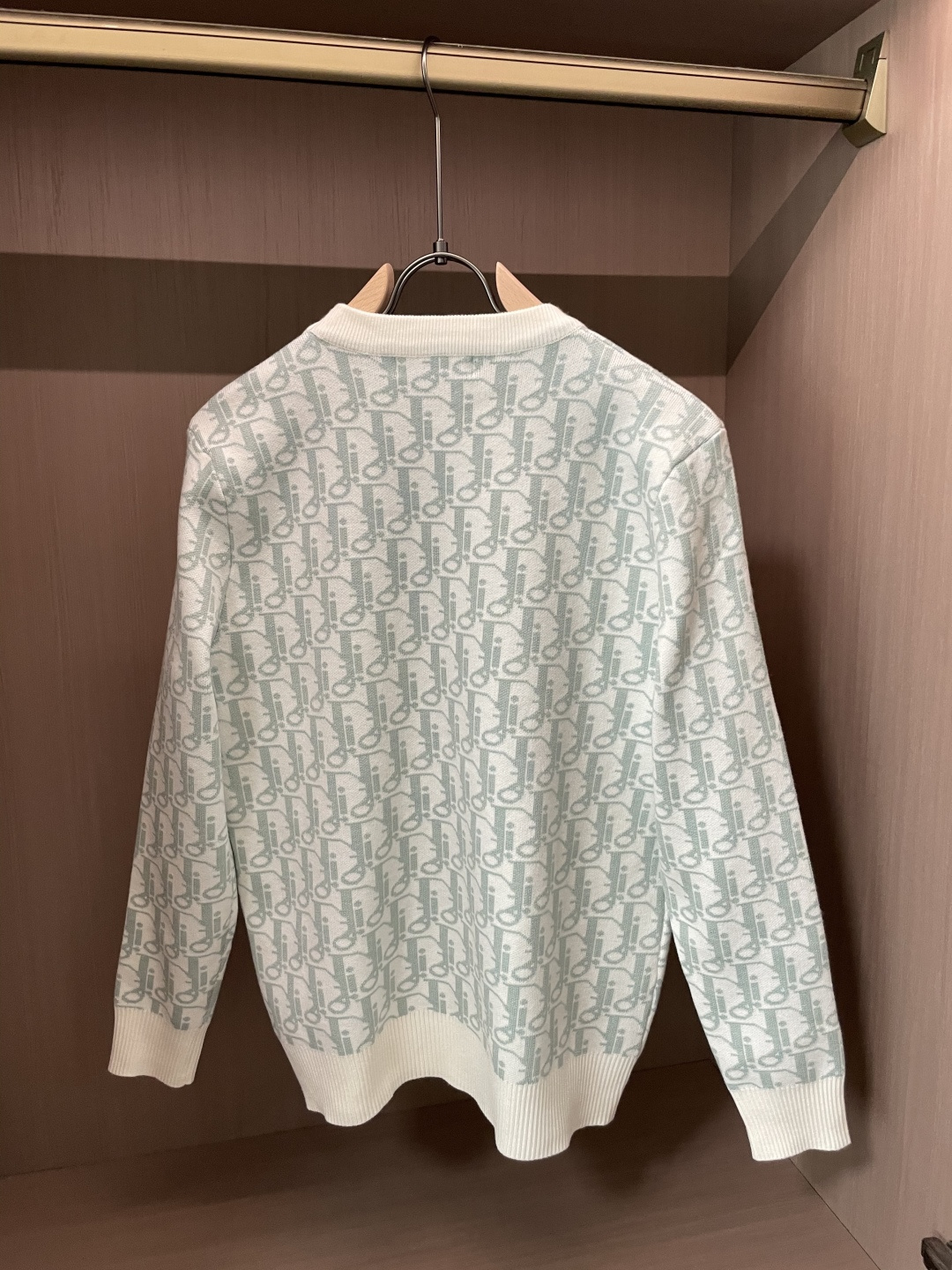 Dior 重磅推荐！2025aw秋冬新款 专柜同步 时尚经典针织衫 秋冬必备款 采用针织衫加厚毛衣，精致