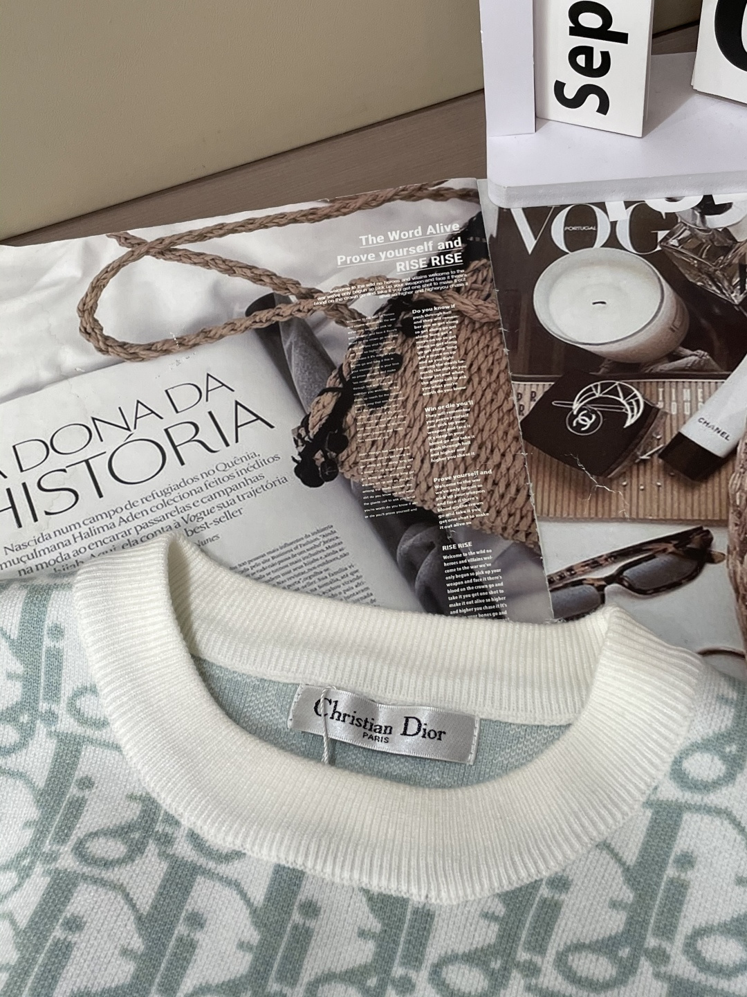 Dior 重磅推荐！2025aw秋冬新款 专柜同步 时尚经典针织衫 秋冬必备款 采用针织衫加厚毛衣，精致