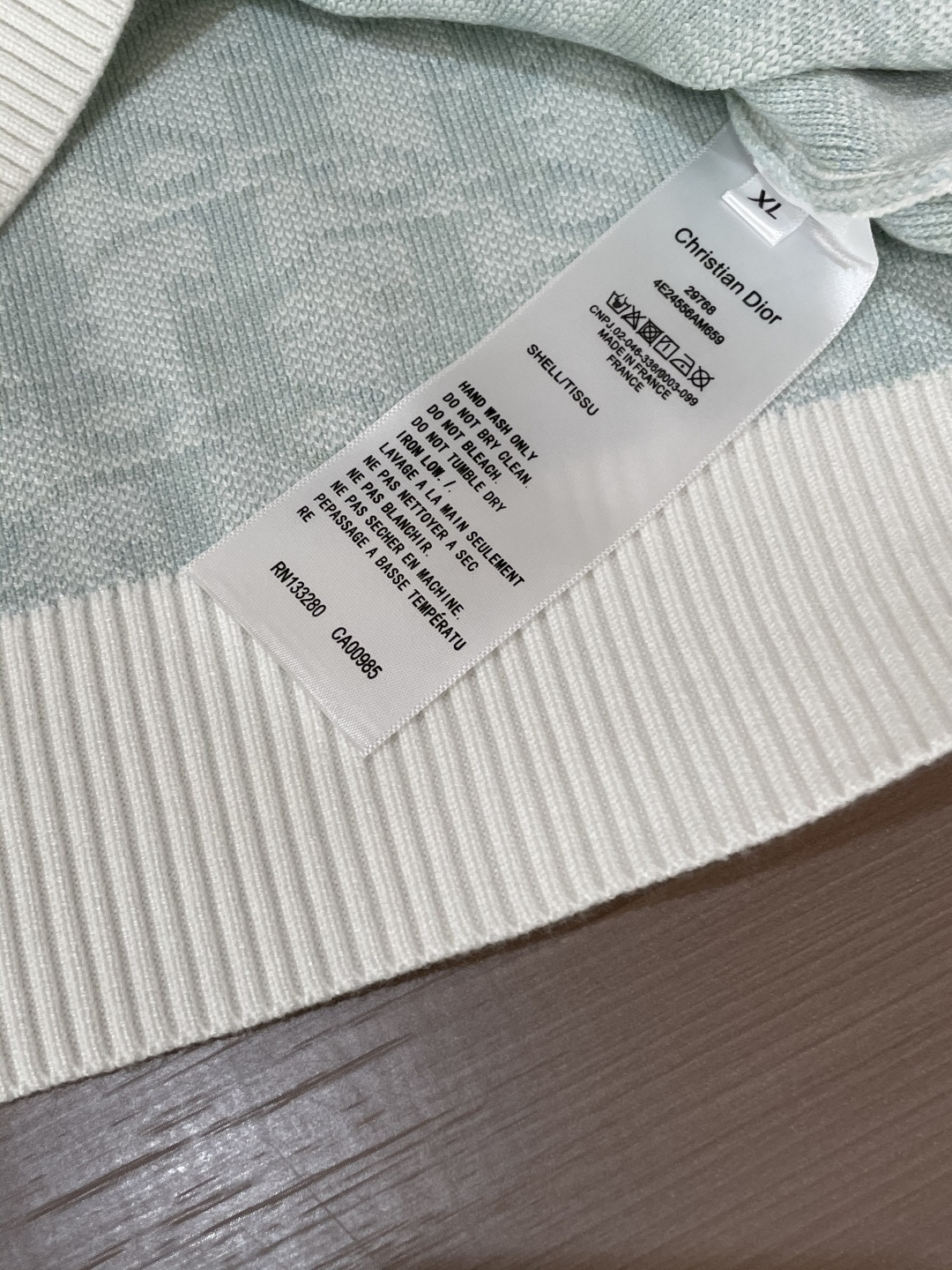 Dior 重磅推荐！2025aw秋冬新款 专柜同步 时尚经典针织衫 秋冬必备款 采用针织衫加厚毛衣，精致