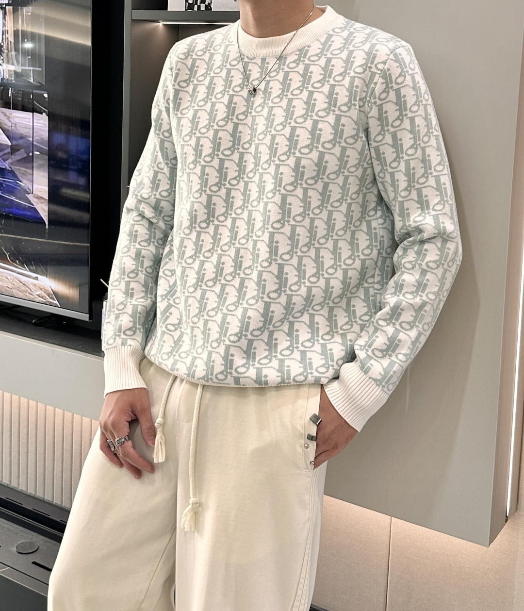 NO:537310,Dior big recommendation!  2025aw autumn and winter new style, counter synchronization, fashionable and classic sweaters, essentials for autumn and winter, thick sweaters, exquisite, simple and generous, brand elements embellishment design, no too complicated craftsmanship, what you play is the fusion of design and material, simple European style, a must-have artifact for autumn and winter!  Size M-3xL, Dior, Sweaters, Alexander wang19860909Dior 重磅推荐！2025aw秋冬新款 专柜同步 时尚经典针织衫 秋冬必备款 采用针织衫加厚毛衣,精致简洁大方 品牌元素点缀设计 没有过多复杂的工艺 玩的就是设计与材质的融合 简约的欧风 秋冬季必备神器！尺码M-3xL,,dior,sweaters,alexander wang,Men's clothing