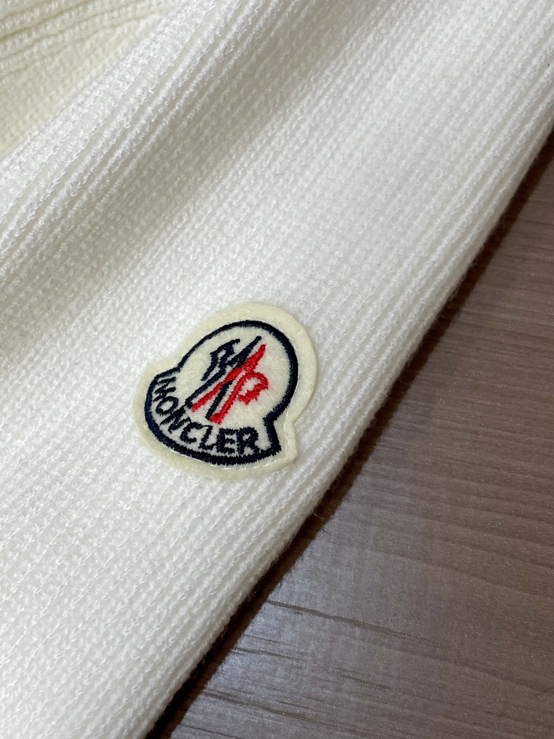 蒙口 新款开衫针织毛衣！经典永不过时！外观简洁干净，秋日可以单穿，深冬最为内搭！定制进口高支数羊毛混纺面