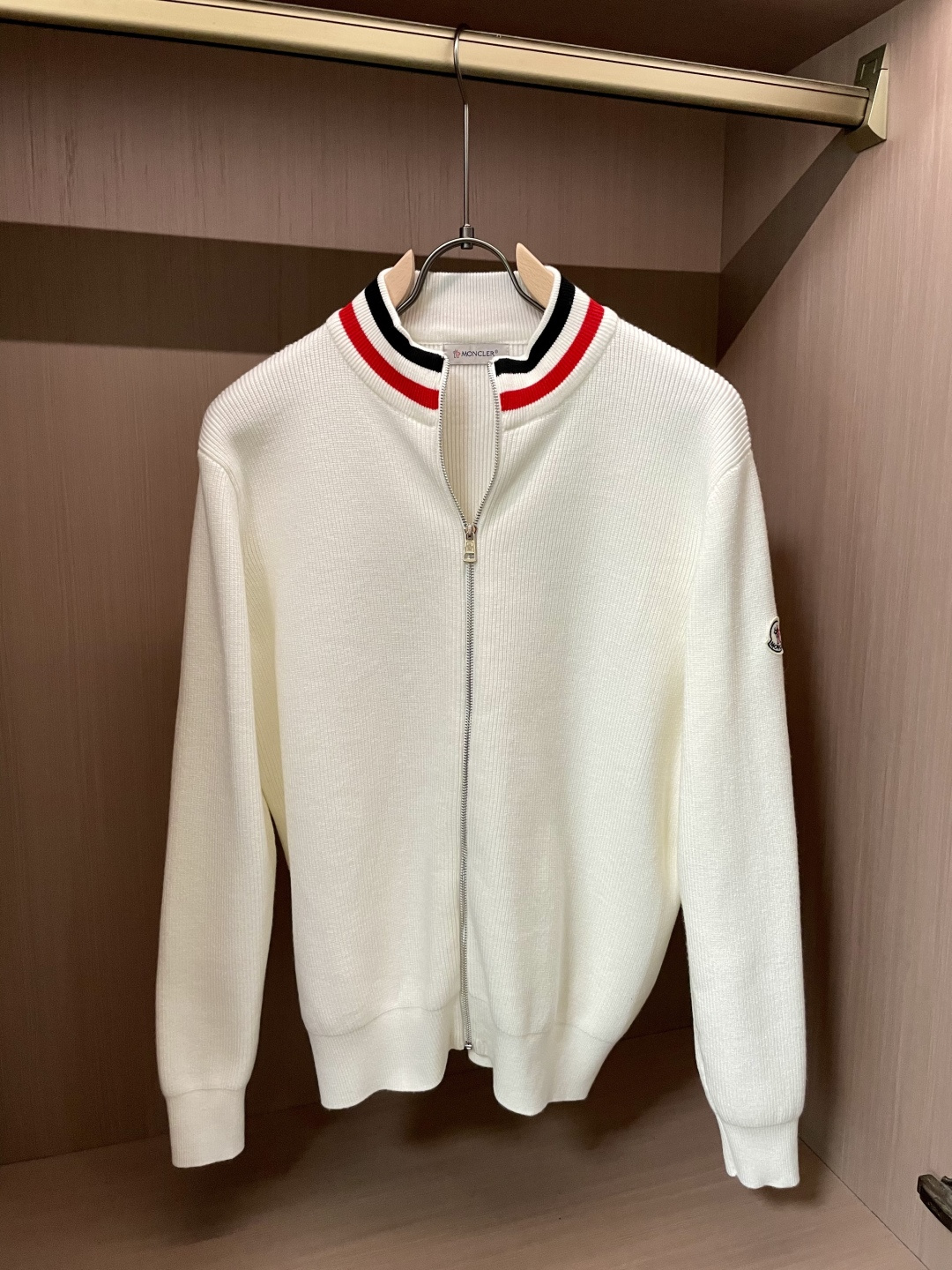 蒙口 新款开衫针织毛衣！经典永不过时！外观简洁干净，秋日可以单穿，深冬最为内搭！定制进口高支数羊毛混纺面