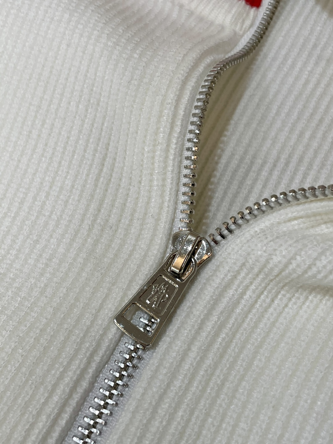 蒙口 新款开衫针织毛衣！经典永不过时！外观简洁干净，秋日可以单穿，深冬最为内搭！定制进口高支数羊毛混纺面