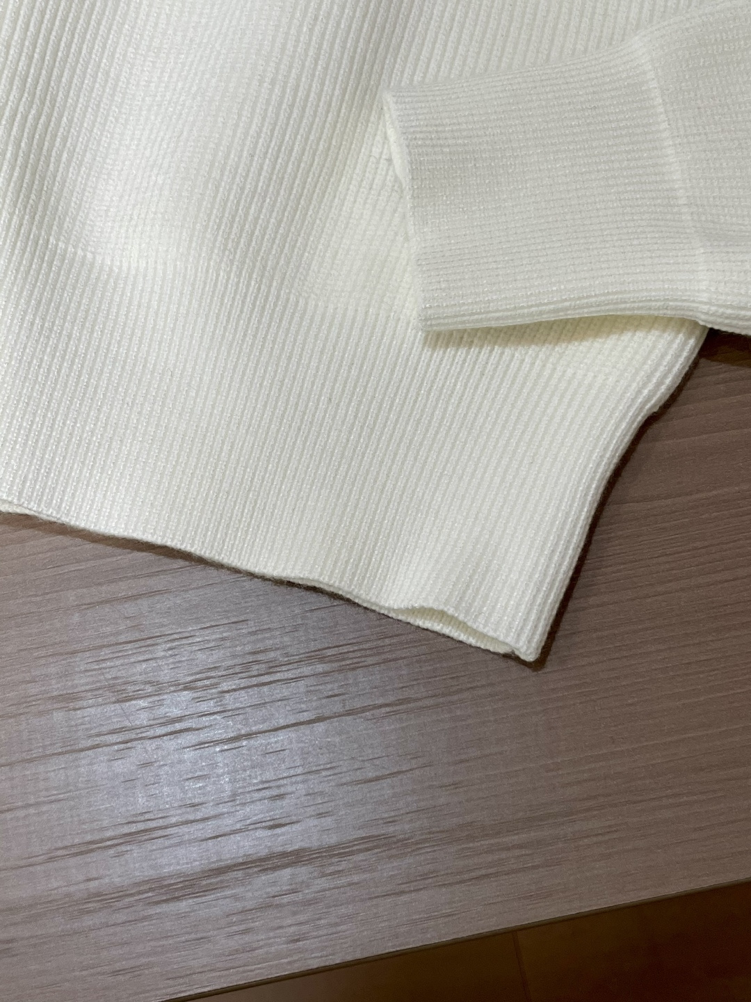 蒙口 新款开衫针织毛衣！经典永不过时！外观简洁干净，秋日可以单穿，深冬最为内搭！定制进口高支数羊毛混纺面