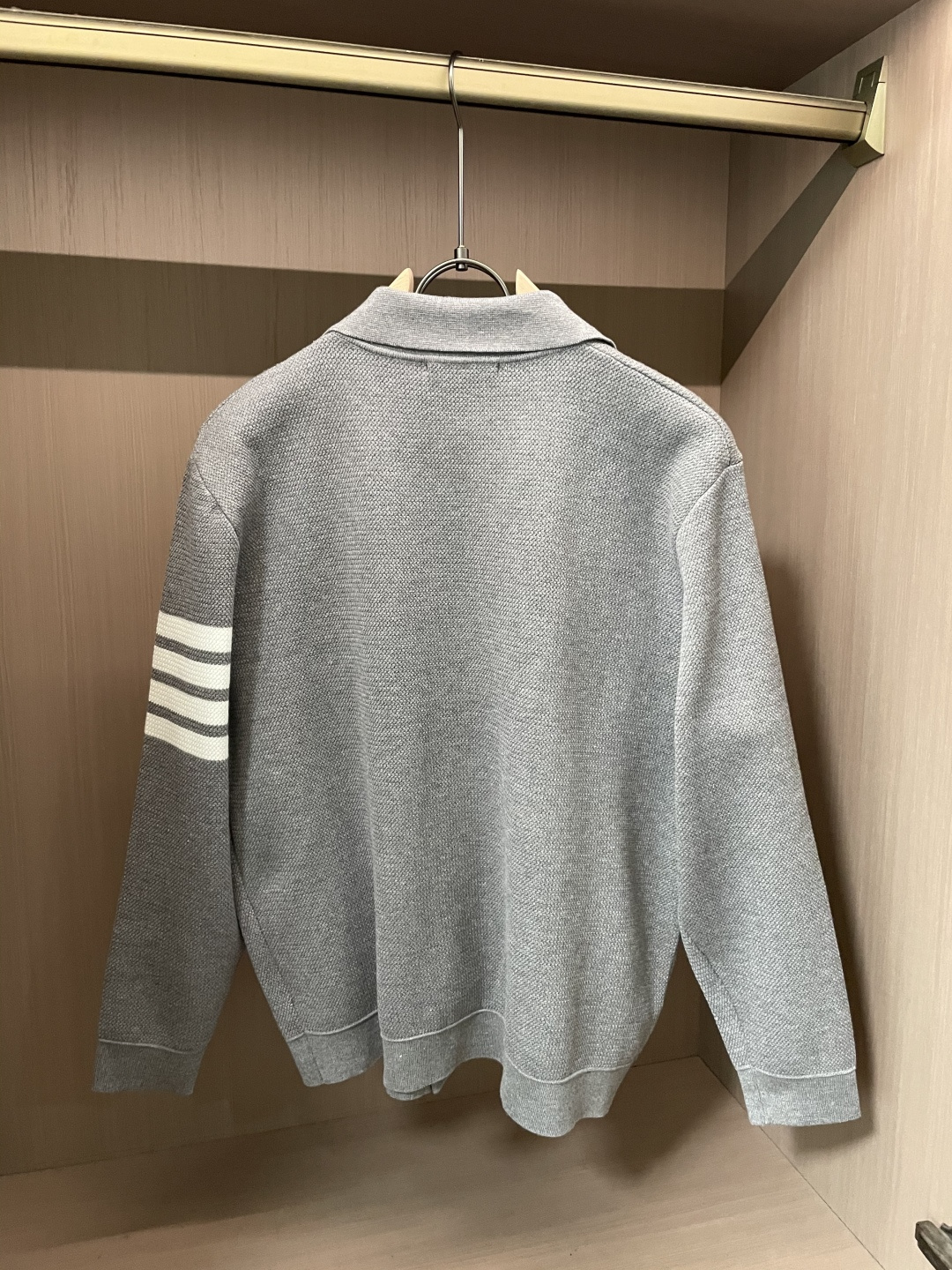 TB 新款开衫针织毛衣！经典永不过时！外观简洁干净，秋日可以单穿，深冬最为内搭！定制进口高支数羊毛混纺面