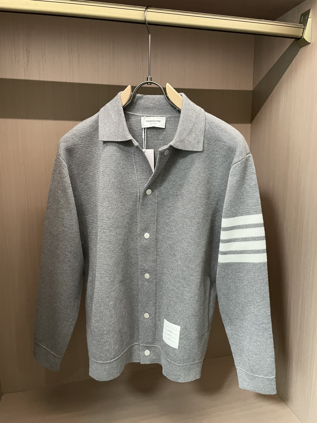 TB 新款开衫针织毛衣！经典永不过时！外观简洁干净，秋日可以单穿，深冬最为内搭！定制进口高支数羊毛混纺面